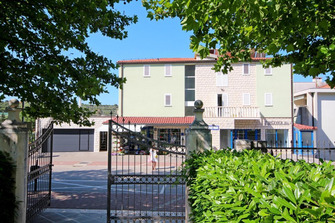 Apartment Vucic Makarska Bagian luar foto