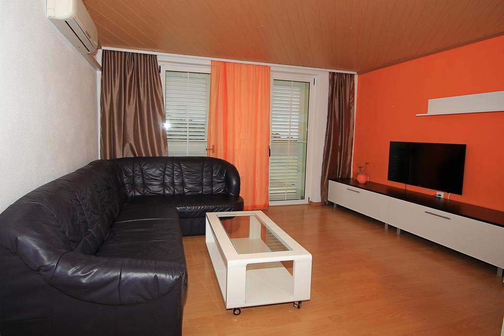 Apartment Vucic Makarska Bagian luar foto