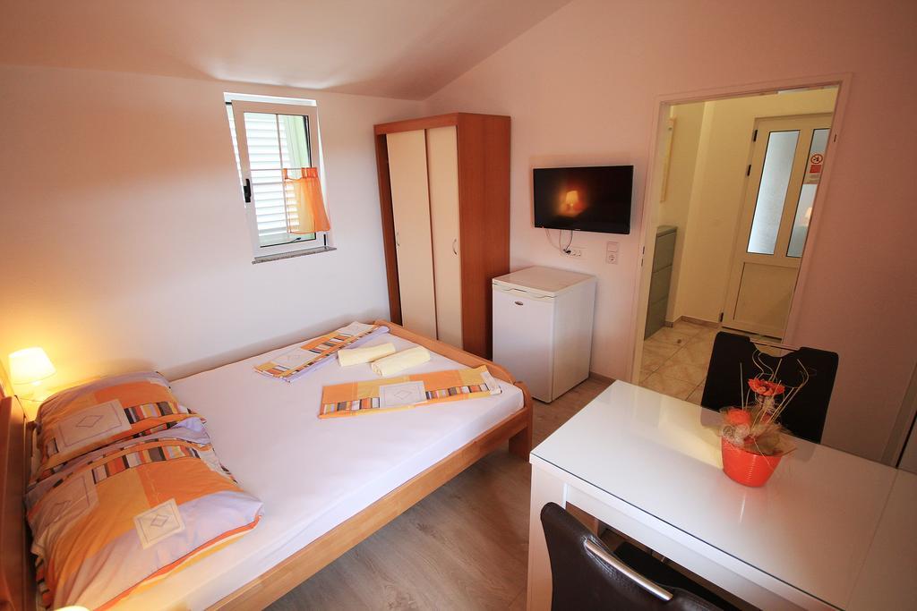 Apartment Vucic Makarska Bagian luar foto